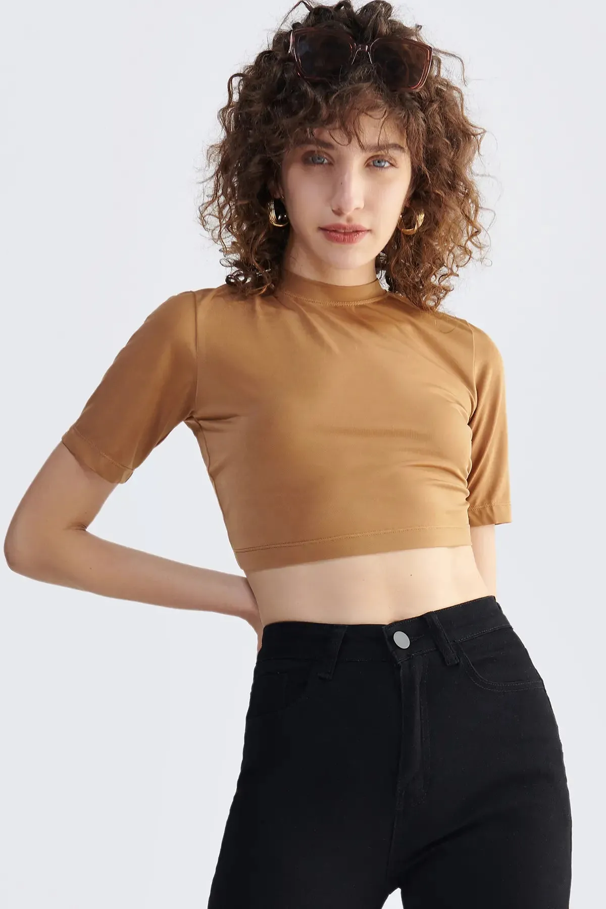 Cut Out Ruched Tie Back Crop Tee